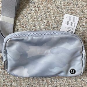 Lululemon everywhere belt bag in camo
